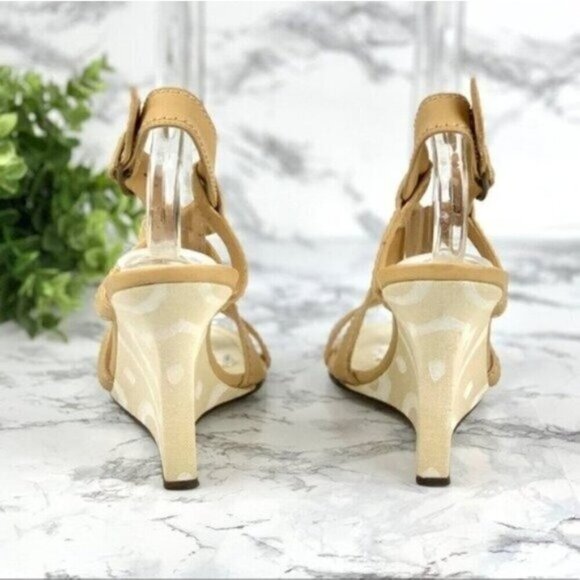 Manolo Blahnik Swirl Pattern Wedge Heel Sandal - Picture 7 of 10